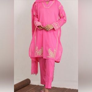 Genration 3 piece suit size 12  would easily fit size 14.
